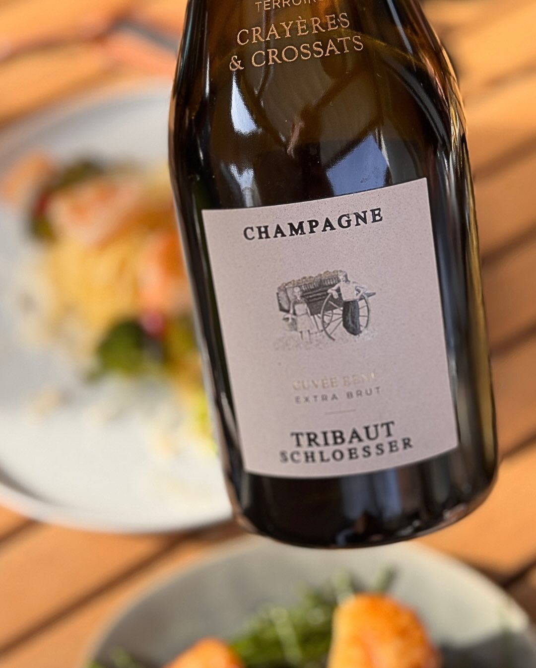 Das perfekte Match für unser heutiges, maritimes Festmahl! 🌊🥂 Bei uns gab es heute ein absolut grandioses, spontanes Seafood-Lineup: Kurz gegrillte, süßliche Jakobsmuscheln au… (10)