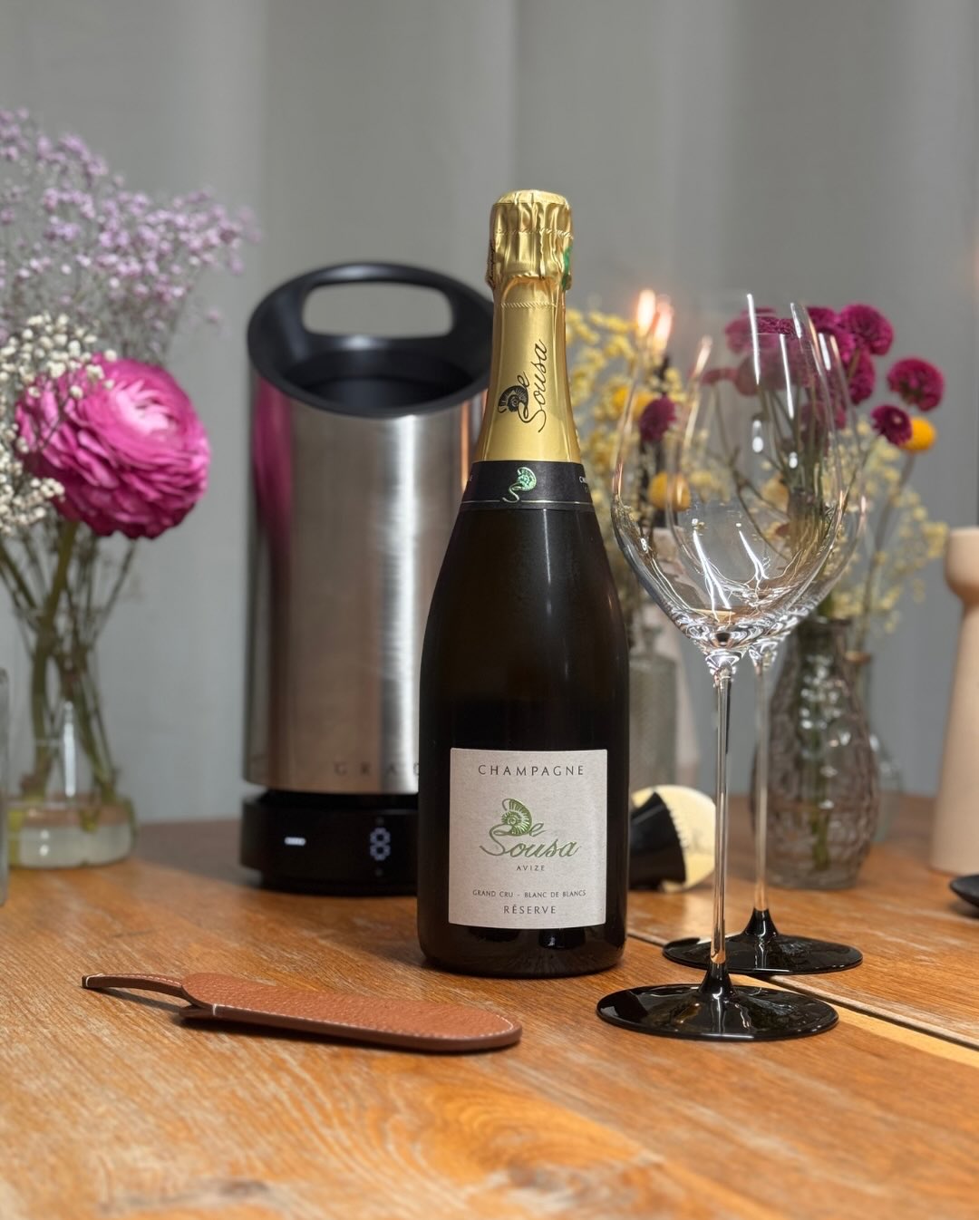 Heute habe ich einen herausragenden Blanc de Blancs geöffnet: Die „Grand Cru Réserve“ von @champagnedesousa aus Avize. Die Familie De Sousa arbeitet komplett biodynamisch und or… (3)