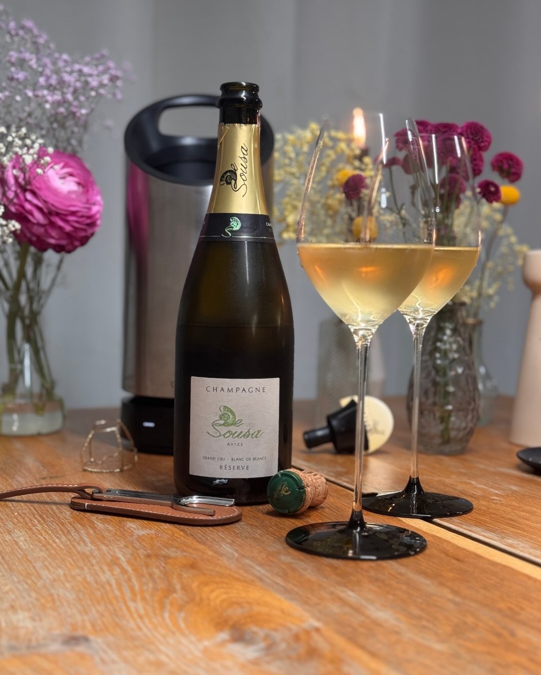 Heute habe ich einen herausragenden Blanc de Blancs geöffnet: Die „Grand Cru Réserve“ von @champagnedesousa aus Avize. Die Familie De Sousa arbeitet komplett biodynamisch und or… (9)