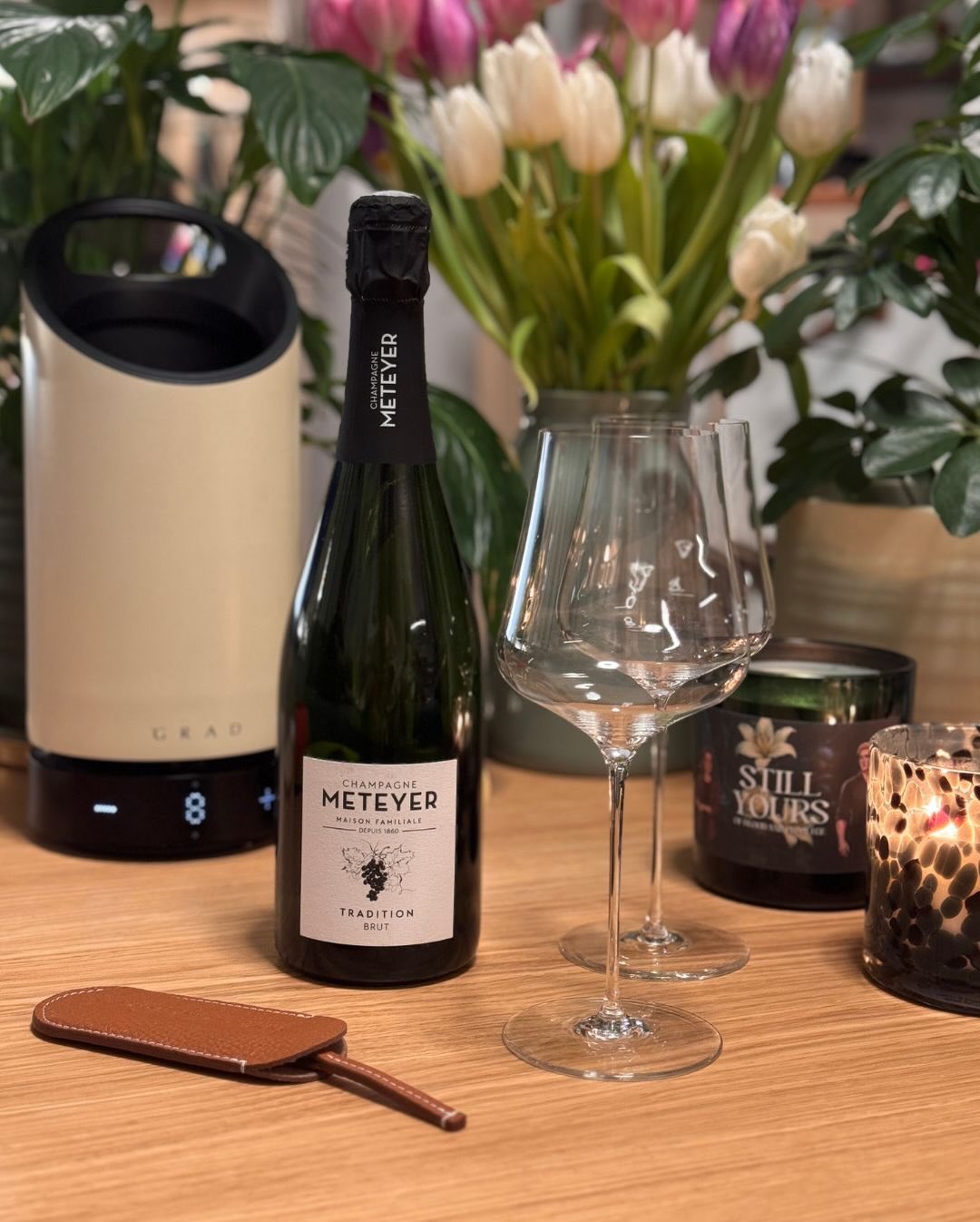 Heute machen wir es mal unkompliziert: Kein fancy Menü, keine wilde Sabrage-Aktion, sondern einfach ein richtig starker, ehrlicher Champagner. Der „Tradition“ Brut von @champagn… (3)