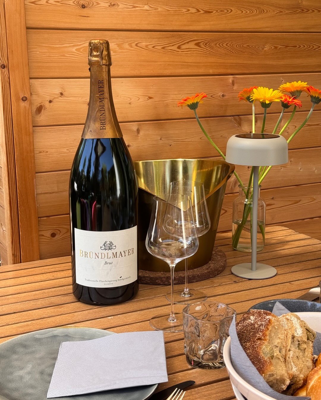 Was macht man mit einer Jeroboam-Flasche die für einen Milestone gekauft wurde der nicht eintreten wird? Naja, einfach trinken! Das haben wir gestern also getan und ich muss sag… (3)