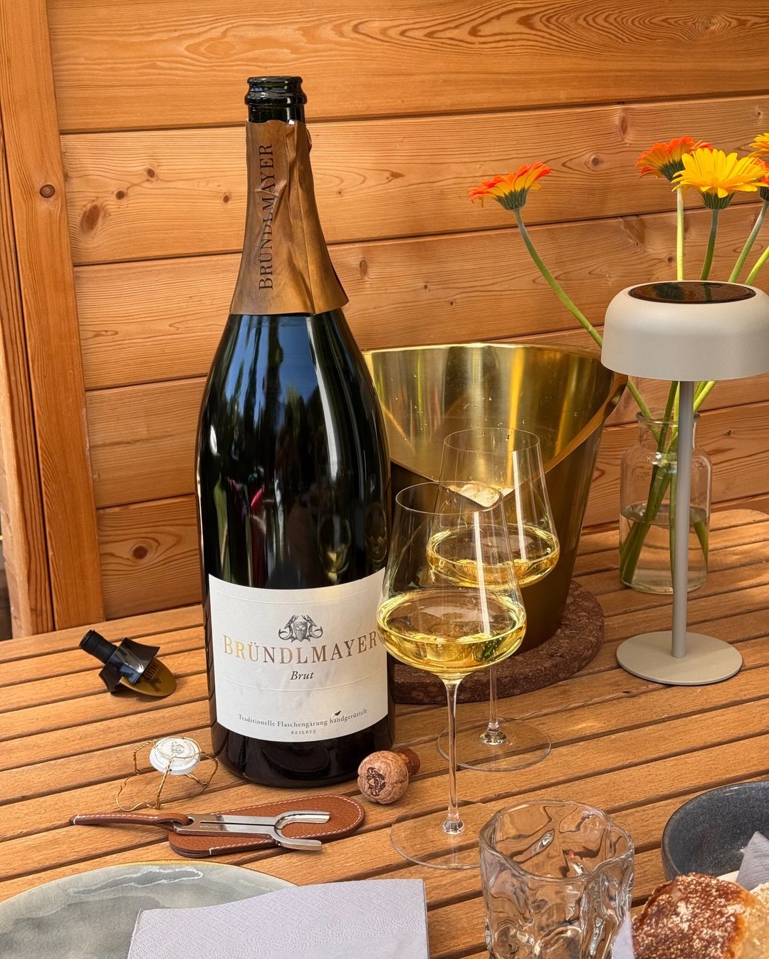 Was macht man mit einer Jeroboam-Flasche die für einen Milestone gekauft wurde der nicht eintreten wird? Naja, einfach trinken! Das haben wir gestern also getan und ich muss sag… (4)