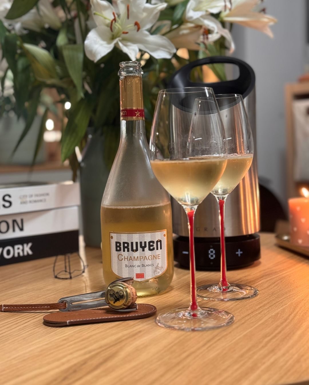 Ein puristischer Jahrgangs-Chardonnay! 🥂✨ Dieser Blanc de Blancs 2021 von @champagnebruyen reiht sich perfekt in die bisherigen Flaschen dieses Hauses ein, die ich schon hatte.… (1)