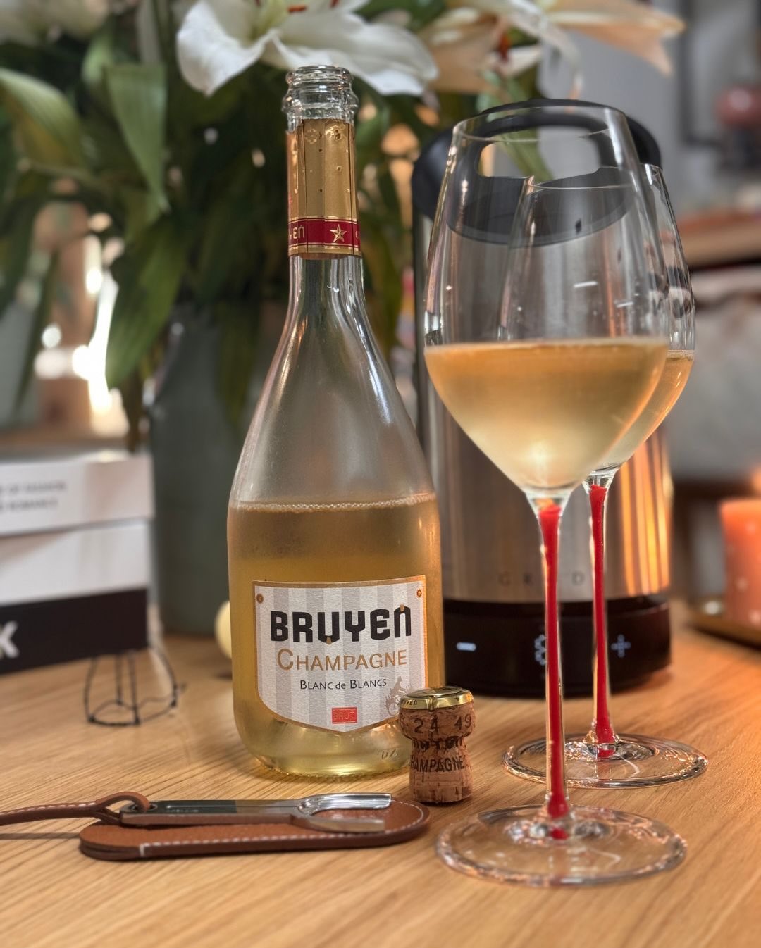Ein puristischer Jahrgangs-Chardonnay! 🥂✨ Dieser Blanc de Blancs 2021 von @champagnebruyen reiht sich perfekt in die bisherigen Flaschen dieses Hauses ein, die ich schon hatte.… (7)