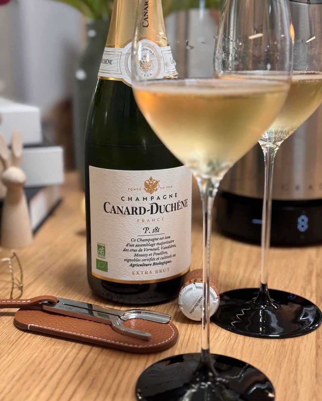 Heute schauen wir uns den P.181 von @canardduchene an - ein Bio-Champagner, der zeigt, dass nachhaltiger Weinbau und großer Geschmack perfekt zusammenpassen. Canard-Duchêne, ber… (7)