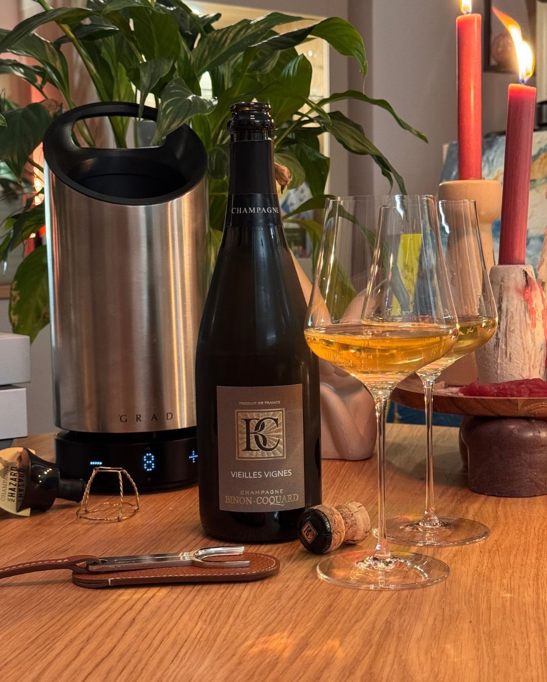 Heute gibt’s einen Champagner aus der Côte des Bar. Mal wieder „Vieilles Vignes“ also alte Reben. Der Vieilles Vignes 2017 von @champagnebinoncoquard kommt aus Spoy und ist gena… (1)