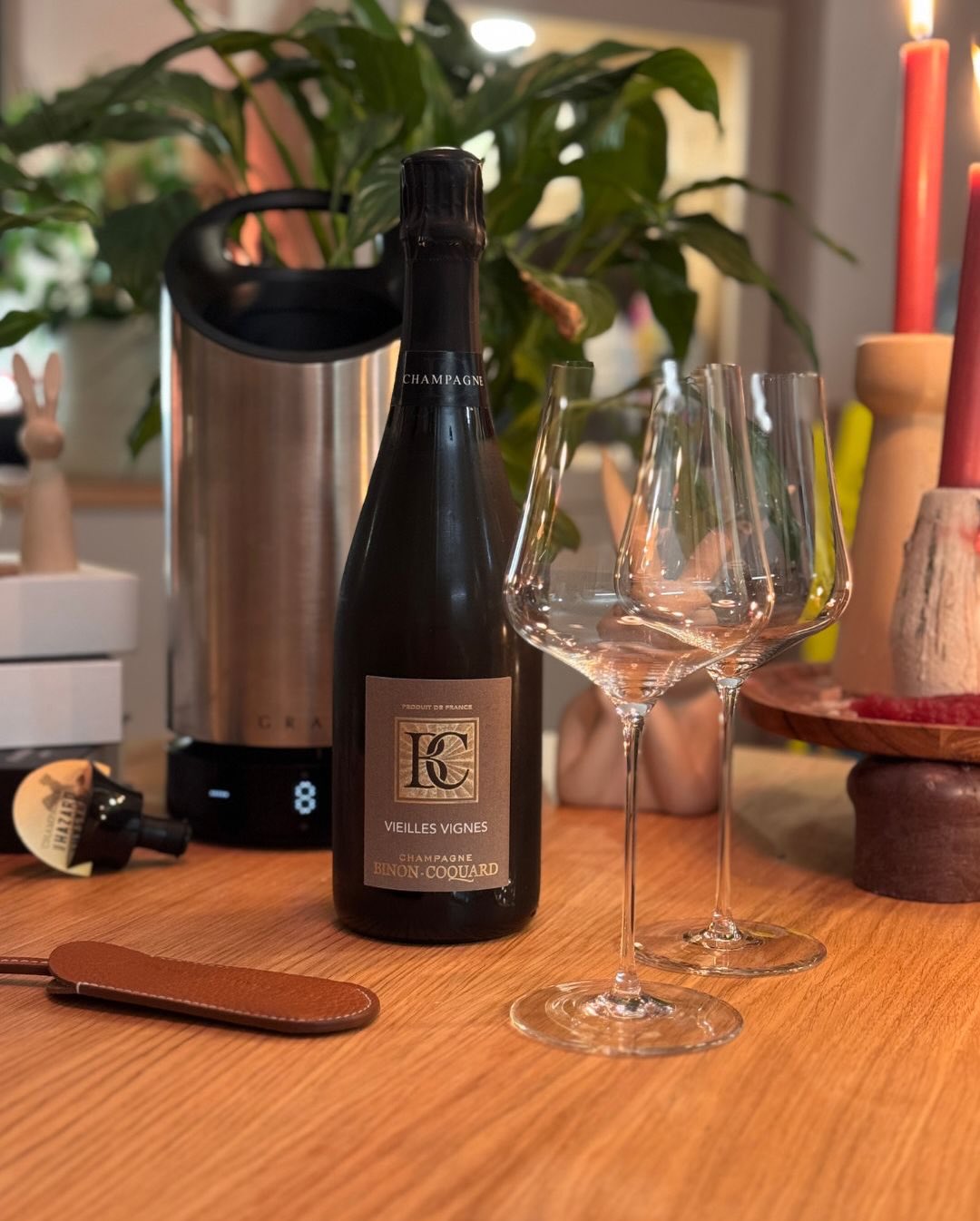 Heute gibt’s einen Champagner aus der Côte des Bar. Mal wieder „Vieilles Vignes“ also alte Reben. Der Vieilles Vignes 2017 von @champagnebinoncoquard kommt aus Spoy und ist gena… (3)