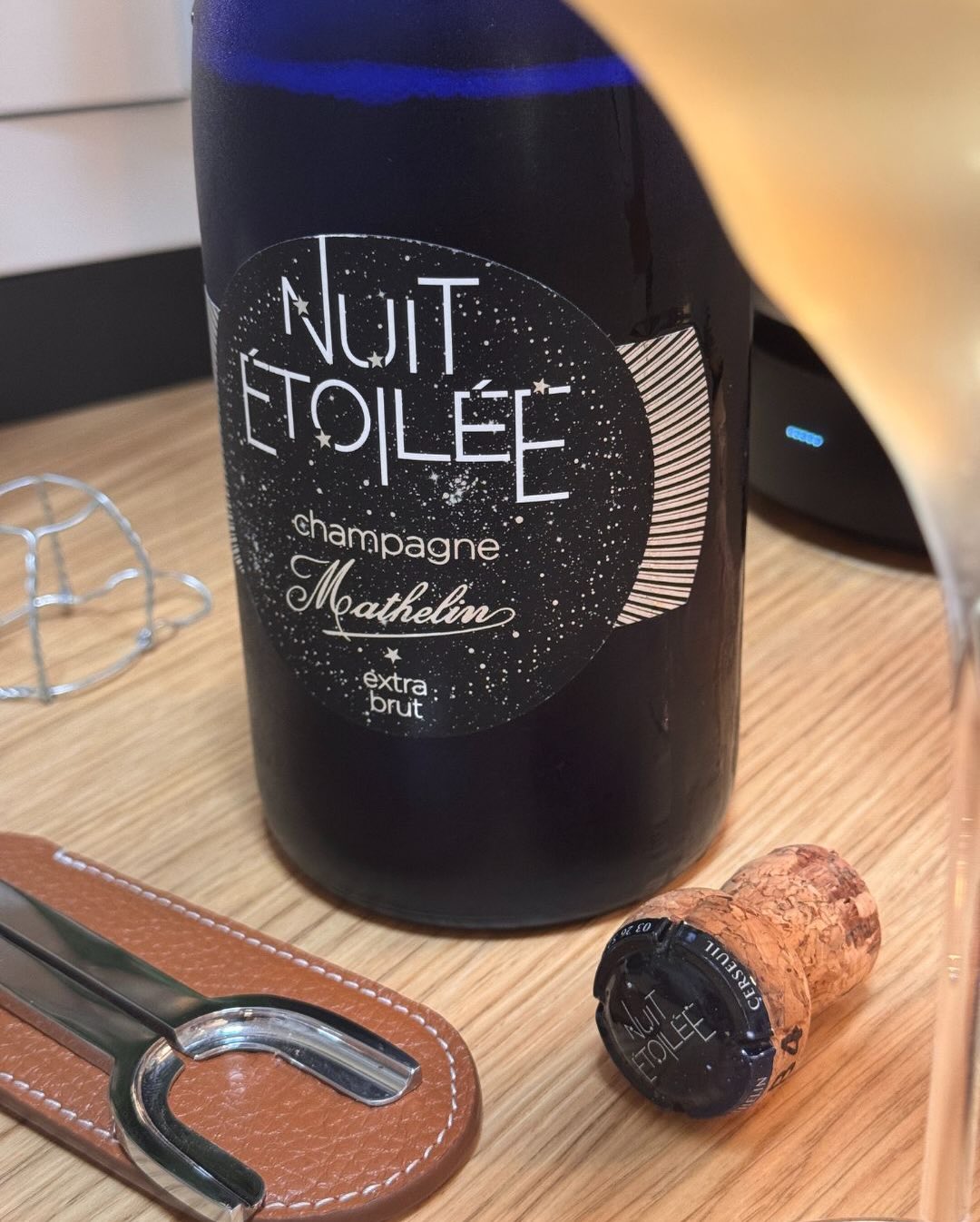 Heute geht’s in die Vallée du Flagot zu @champagne_mathelin. Die Cuvée „Nuit Étoilée“ ist ein klassisches Trio aus Chardonnay, Pinot Noir und Pinot Meunier, das zeigt, was aus d… (5)