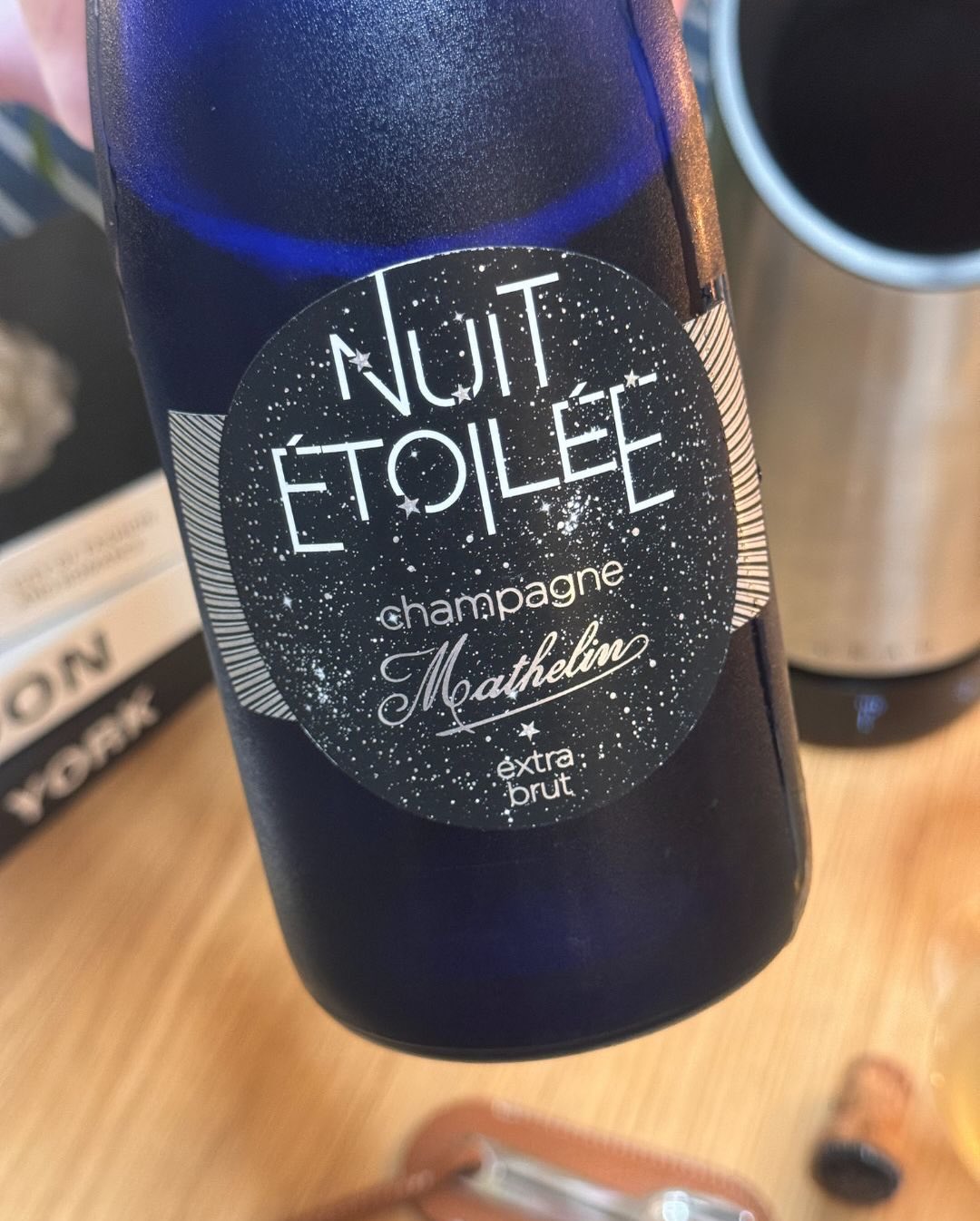 Heute geht’s in die Vallée du Flagot zu @champagne_mathelin. Die Cuvée „Nuit Étoilée“ ist ein klassisches Trio aus Chardonnay, Pinot Noir und Pinot Meunier, das zeigt, was aus d… (8)
