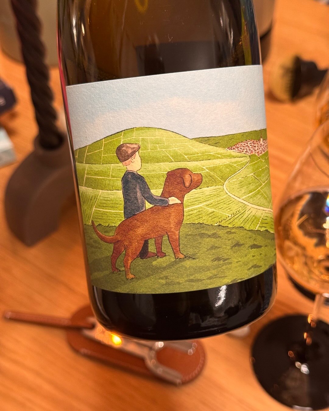 Heute mal etwas ganz Besonderes: Ein Champagner, der komplett ohne chemische Zusätze auskommt. Nicht das ich solche Flaschen hier nicht schon öfter präsentiert habe, aber diese … (10)
