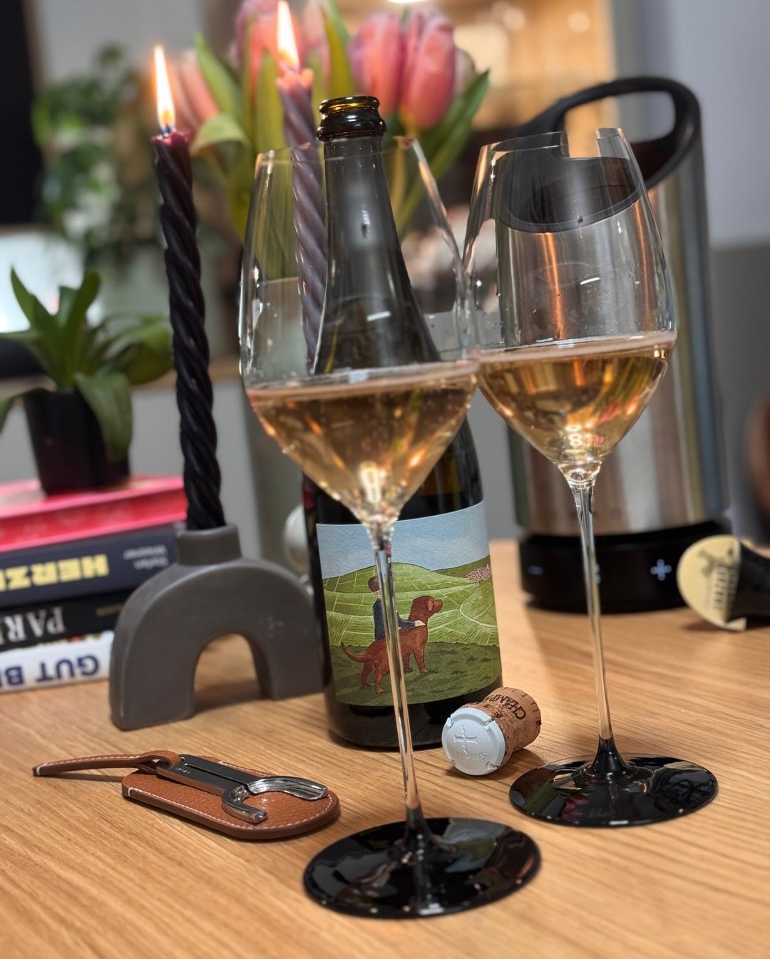 Heute mal etwas ganz Besonderes: Ein Champagner, der komplett ohne chemische Zusätze auskommt. Nicht das ich solche Flaschen hier nicht schon öfter präsentiert habe, aber diese … (8)