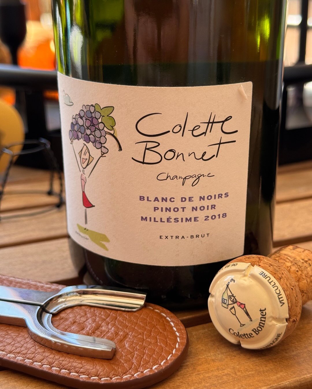 100% Pinot Noir als Blanc de Noirs aus der Côte des Bar: das gibt es seltener als man denkt, weil die meisten Häuser hier auf Assemblage mit Chardonnay setzen. Mono-Pinot bedeut… (7)