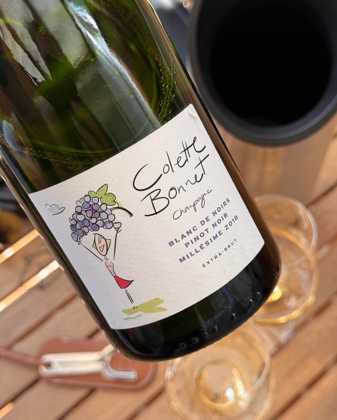 100% Pinot Noir als Blanc de Noirs aus der Côte des Bar: das gibt es seltener als man denkt, weil die meisten Häuser hier auf Assemblage mit Chardonnay setzen. Mono-Pinot bedeut… (9)