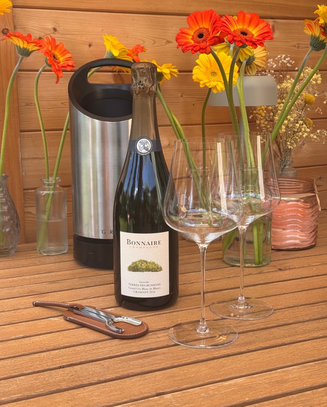 Seit 1932 lässt Familie Bonnaire in Cramant Chardonnay für sich sprechen. Dieser Les Terres des Buissons ist das perfekte Beispiel dafür. @bonnaireclouet zeigt hier, was möglich… (3)