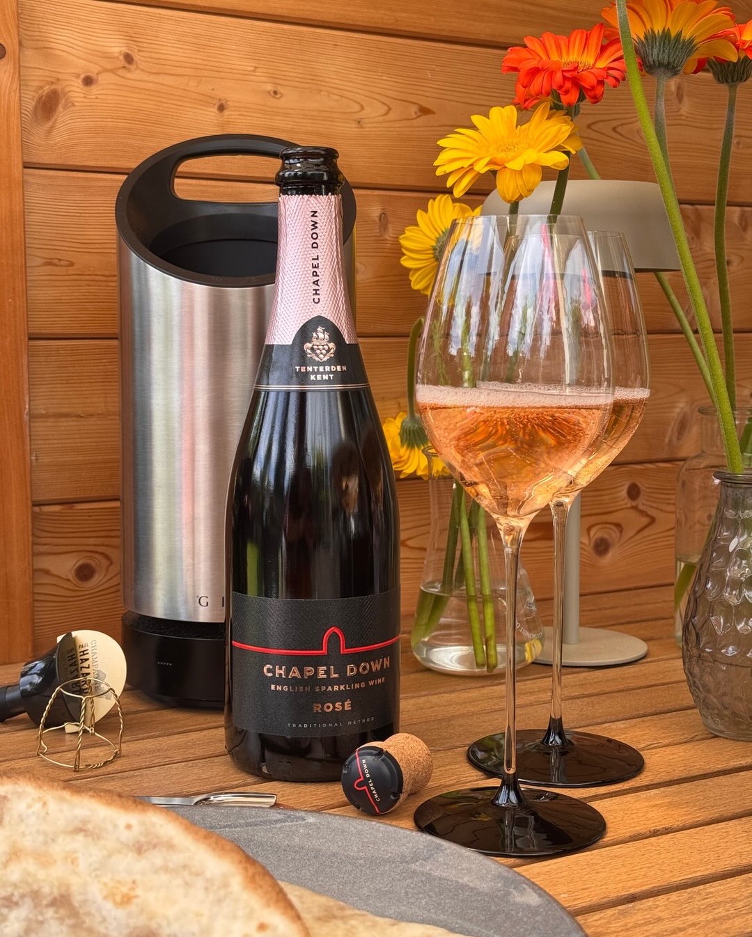 Was passiert, wenn deine Frau eine Leidenschaft für Großbritannien hat und der Geburtstag ansteht? Richtig – English Sparkling! 🍾 Ich habe es dieses Jahr ohnehin nicht geschaff… (1)