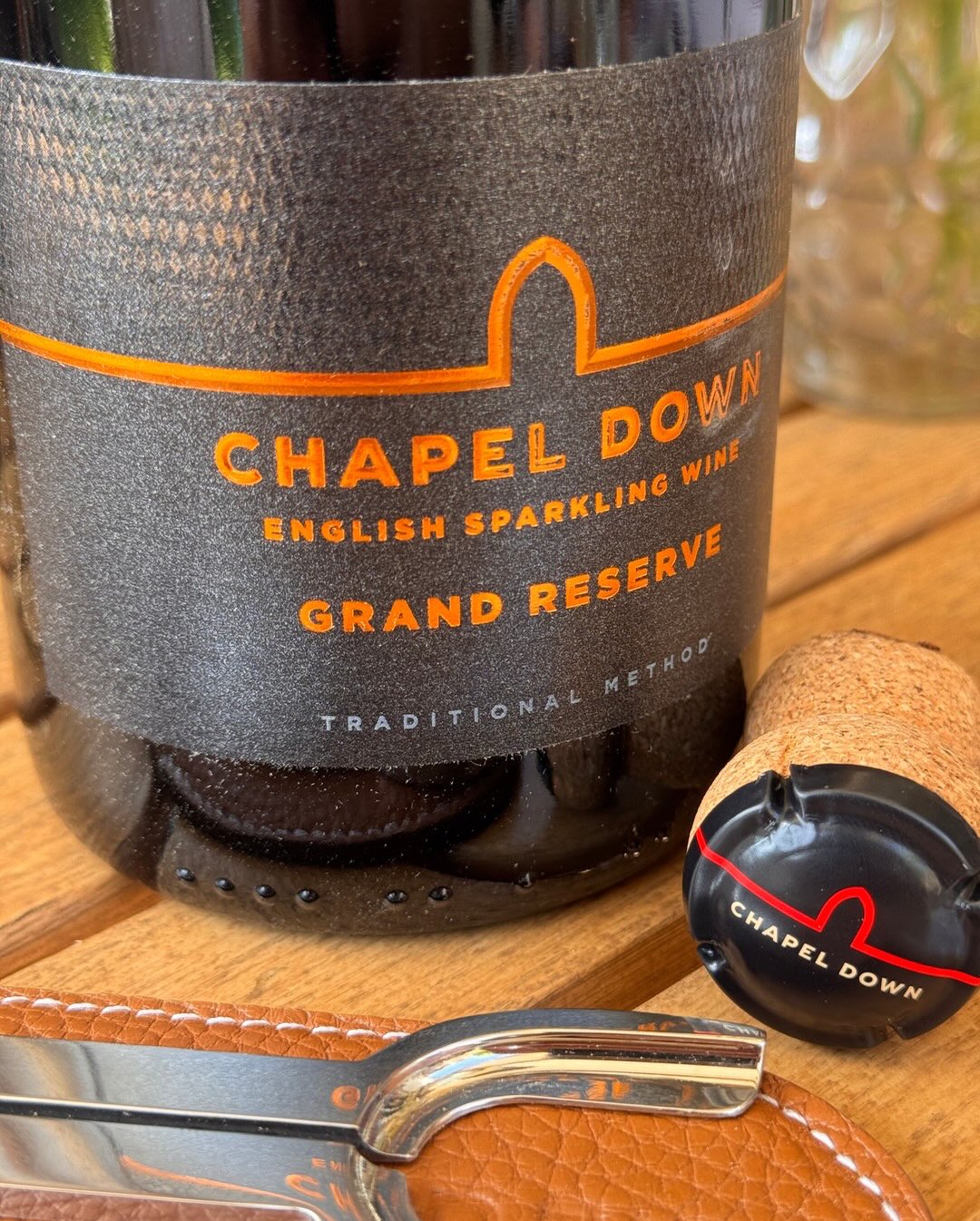 Weiter geht’s mit der 2019er Grand Reserve. @chapeldown nutzt ausschließlich englische Trauben und setzt auf die erste sanfte Pressung für maximale Reinheit. Die verlängerte Fla… (5)