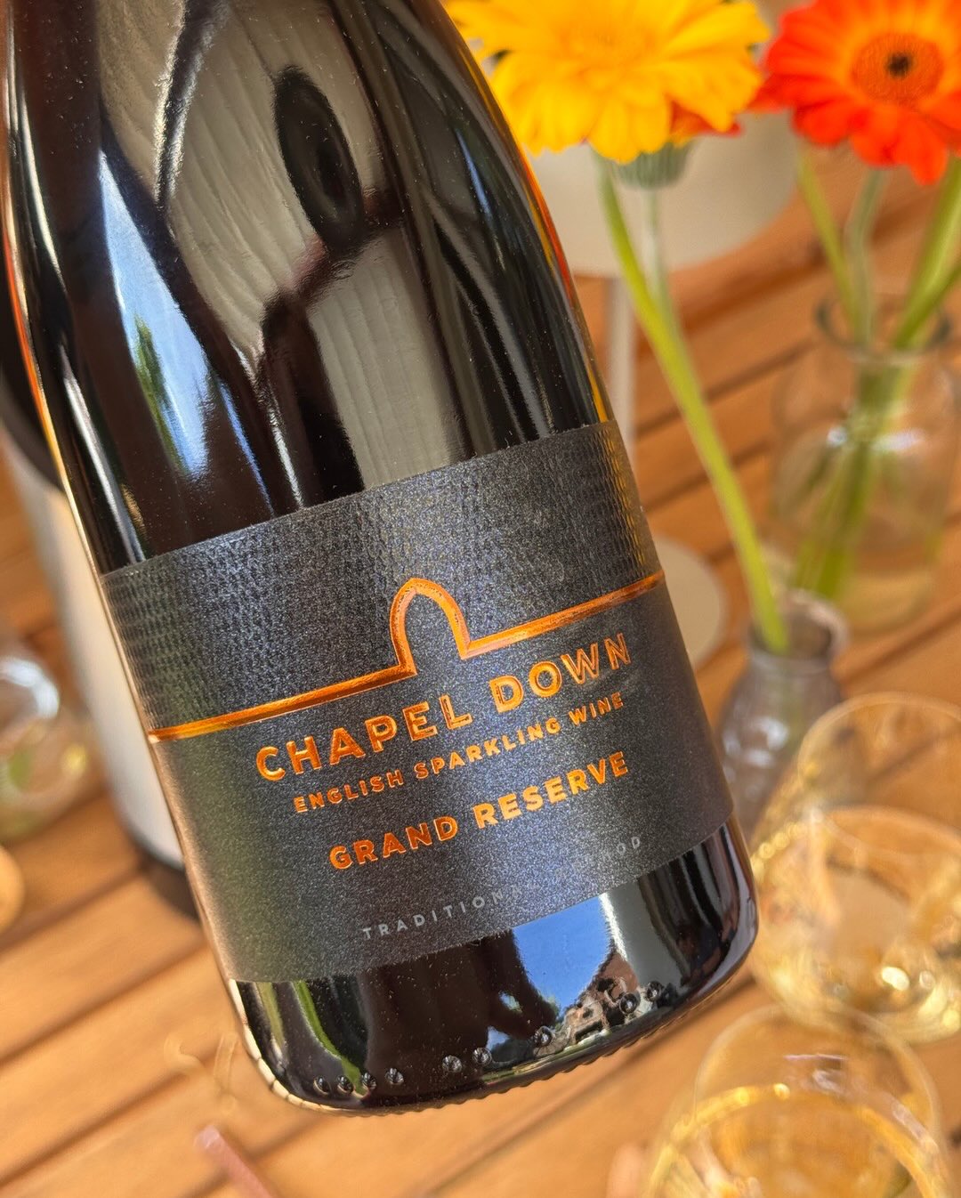 Weiter geht’s mit der 2019er Grand Reserve. @chapeldown nutzt ausschließlich englische Trauben und setzt auf die erste sanfte Pressung für maximale Reinheit. Die verlängerte Fla… (9)