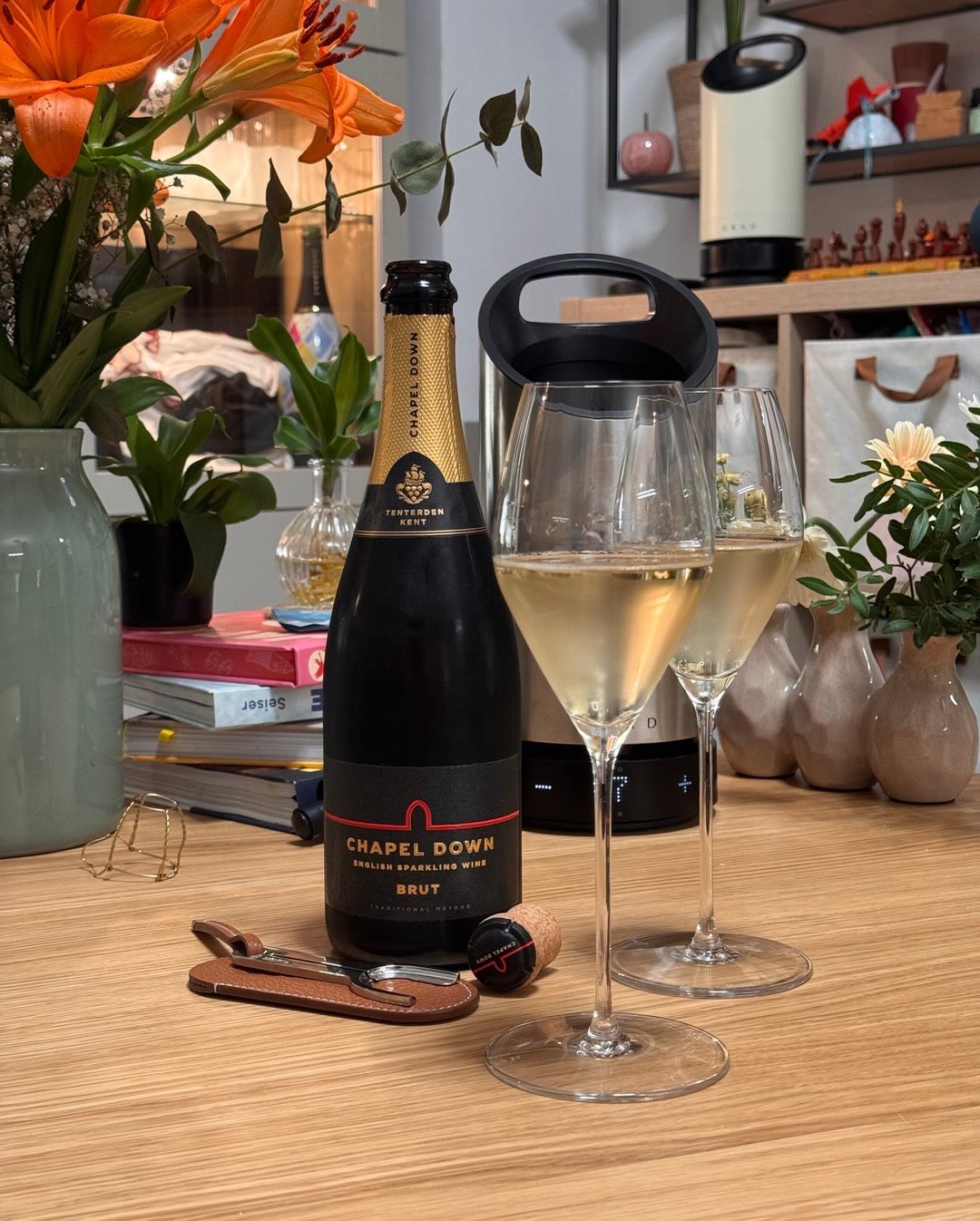 @chapeldown beweist: English Sparkling Wine kann deutlich mehr als nur Champagner-Alternative sein. Diese Brut-Cuvée aus Kent zeigt eine Eingängigkeit, die stark an einen Moët I… (1)