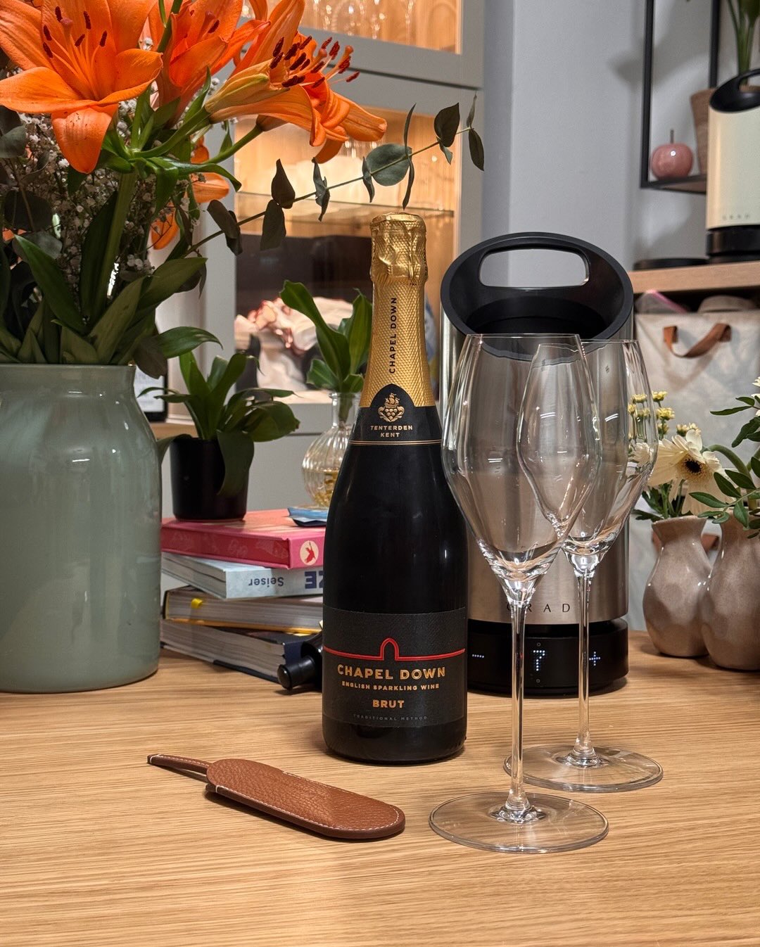 @chapeldown beweist: English Sparkling Wine kann deutlich mehr als nur Champagner-Alternative sein. Diese Brut-Cuvée aus Kent zeigt eine Eingängigkeit, die stark an einen Moët I… (3)