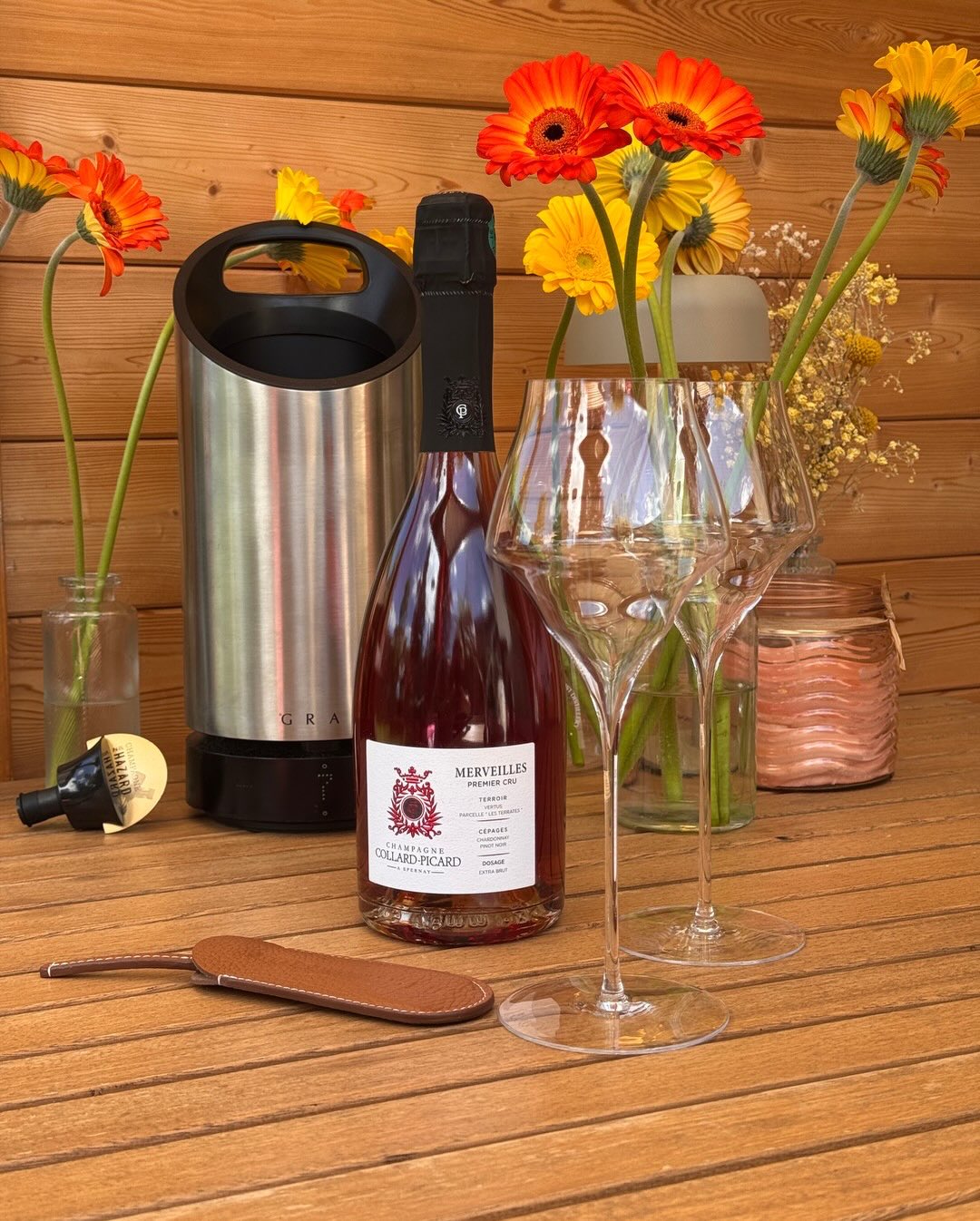 Wer einen Rosé Champagner für die Terrasse entkorkt und direkt den kraftvollen Rotweineindruck spürt, sollte nochmal aufs Label schauen. Also nicht so wie ich bei dieser Flasche… (3)