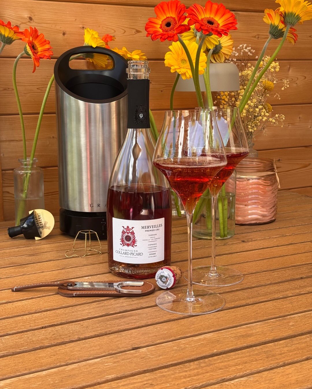 Wer einen Rosé Champagner für die Terrasse entkorkt und direkt den kraftvollen Rotweineindruck spürt, sollte nochmal aufs Label schauen. Also nicht so wie ich bei dieser Flasche… (7)