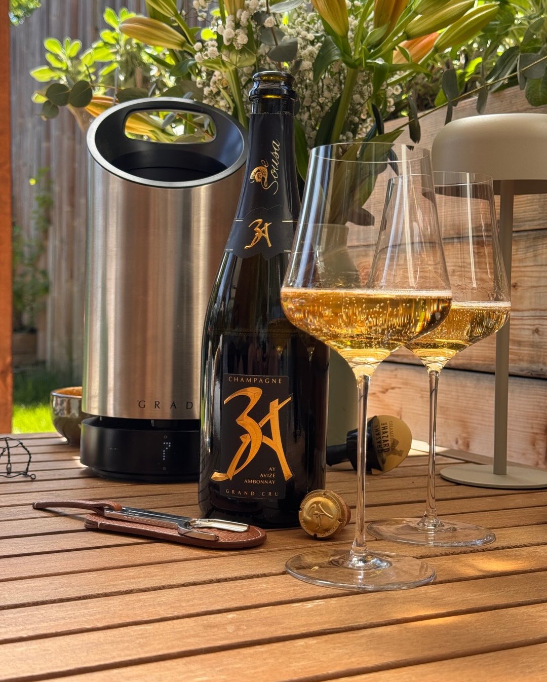 Diese Cuvée vereint drei Grand Cru-Lagen in einer einzigen Flasche – das Konzept hinter dem Namen 3A ist so simpel wie genial. @champagnedesousa verbindet hier 50% Chardonnay au… (7)