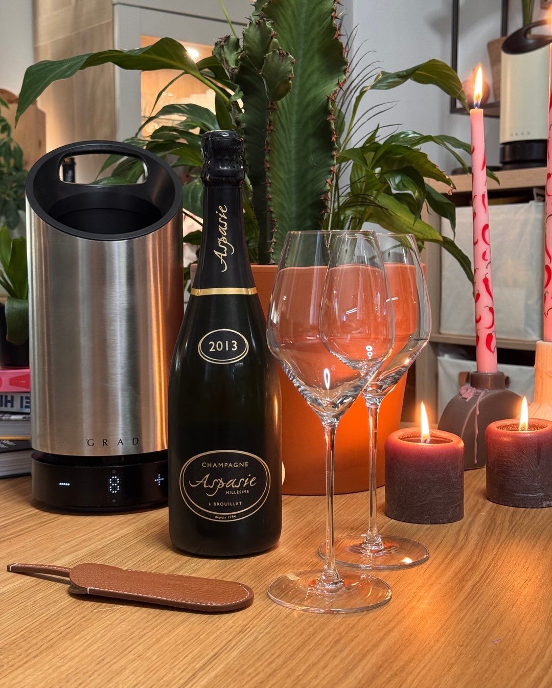 Kleines Selbst-Experiment am Tisch: zwei Aspasie-Jahrgänge, 48 Stunden Abstand. Hier Teil eins. Der ältere von beiden. Der Millésime 2013 Brut von @champagneaspasie ist eine kla… (3)
