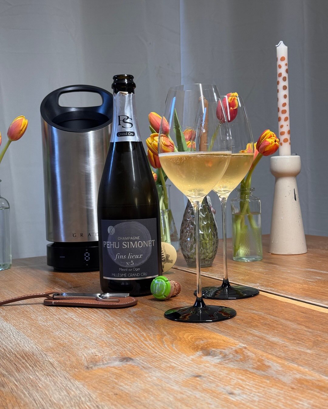 Diese Spannung die diese Flasche mit sich bring, macht den Fins Lieux No 5 von @champagne_pehusimonet so reizvoll. Eine reine Chardonnay-Interpretation aus einer der Spitzenlage… (1)