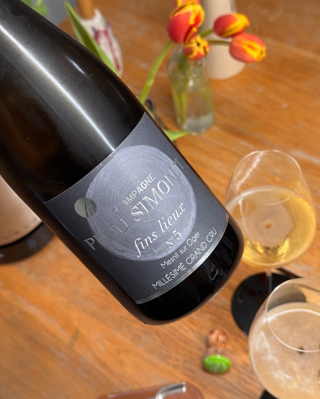Diese Spannung die diese Flasche mit sich bring, macht den Fins Lieux No 5 von @champagne_pehusimonet so reizvoll. Eine reine Chardonnay-Interpretation aus einer der Spitzenlage… (9)