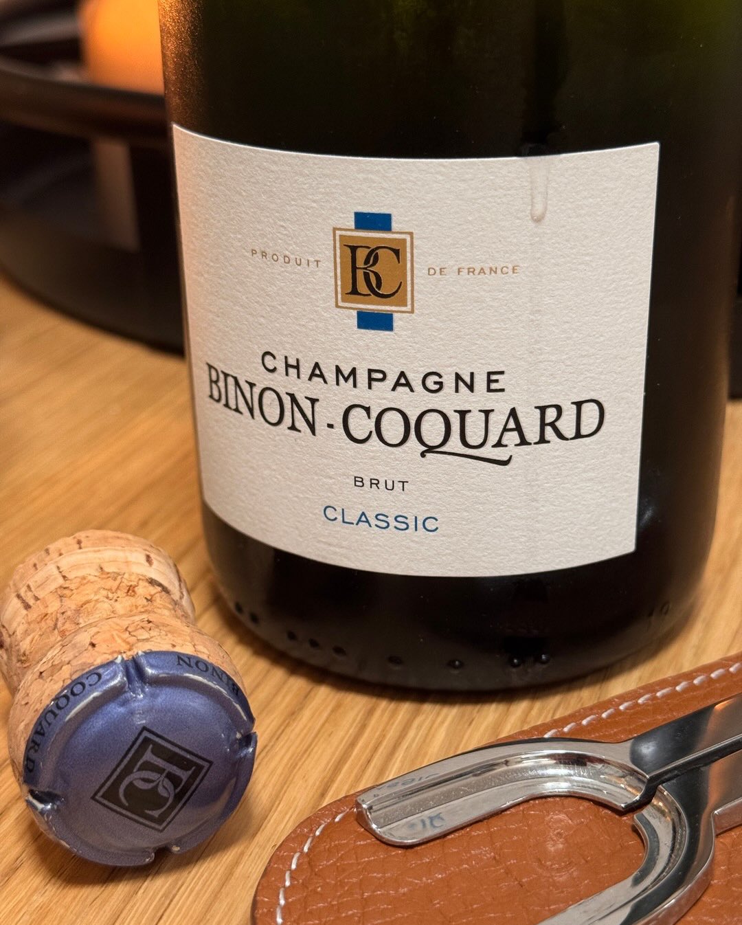 Heute gibt’s den Classic Brut von @champagnebinoncoquard , eine Pinot Noir-dominierte Cuvée aus Spoy in der Côte des Bar. Bei Binon-Coquard ist Tradition kein Marketing. Im Fami… (6)