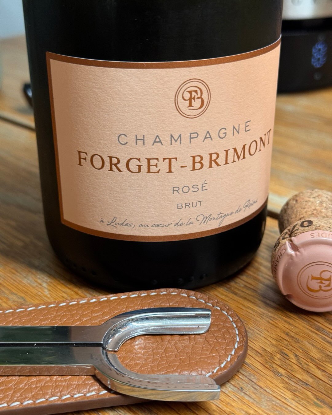 Käsetoast, Ajvar, Pommes und ein Rosé, der das das alles wegsteckt. Das ist der Rosé Brut von @champagne_forget_brimont , und er macht genau das, was ein Rosé bei fettigem, scha… (7)