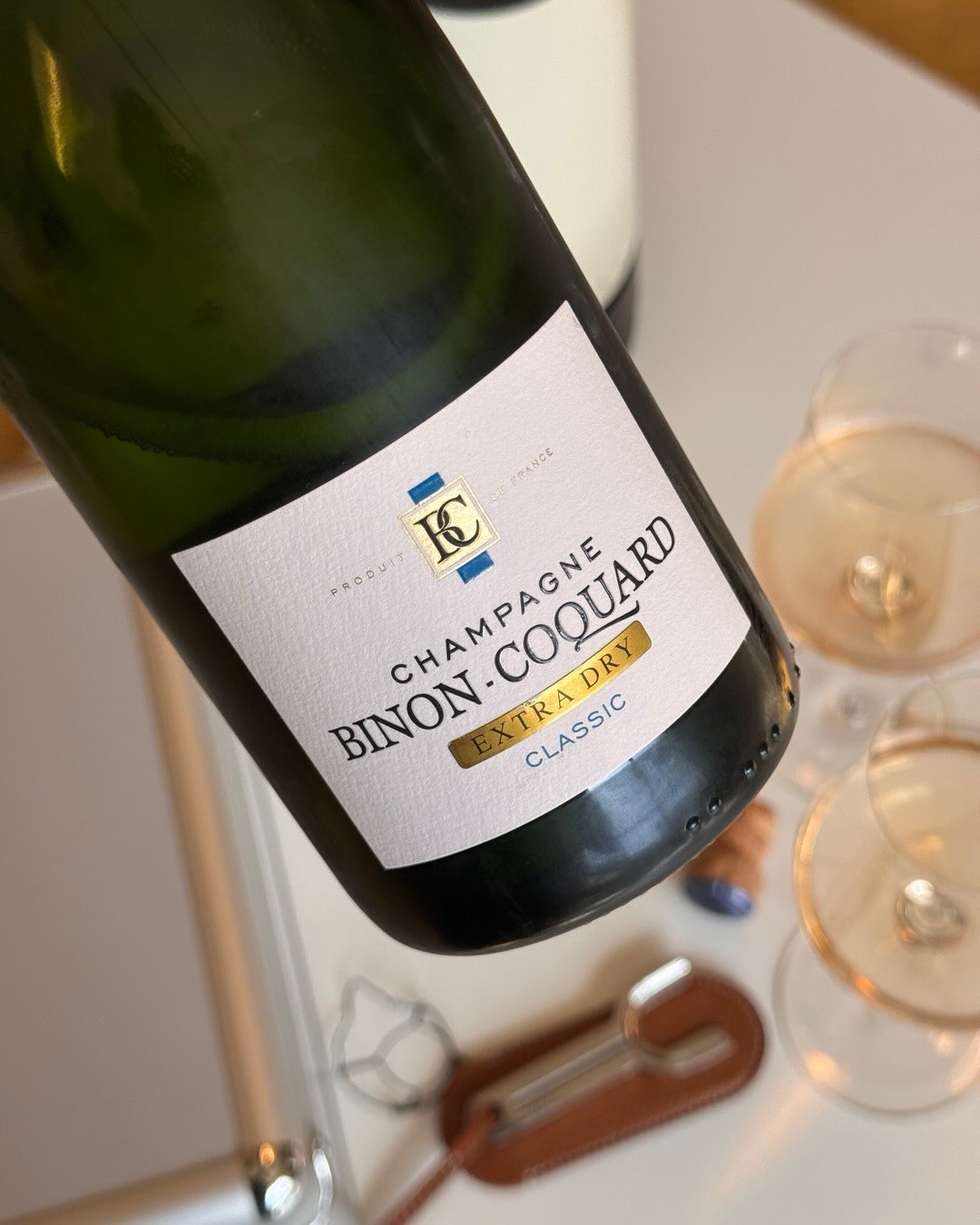 Extra Dry ist so eine unterschätzte Champagner-Kategorie. Nicht weil sie besonders komplex wäre, sondern weil sie in einem ganz bestimmten Kontext einfach funktioniert. So wie h… (8)