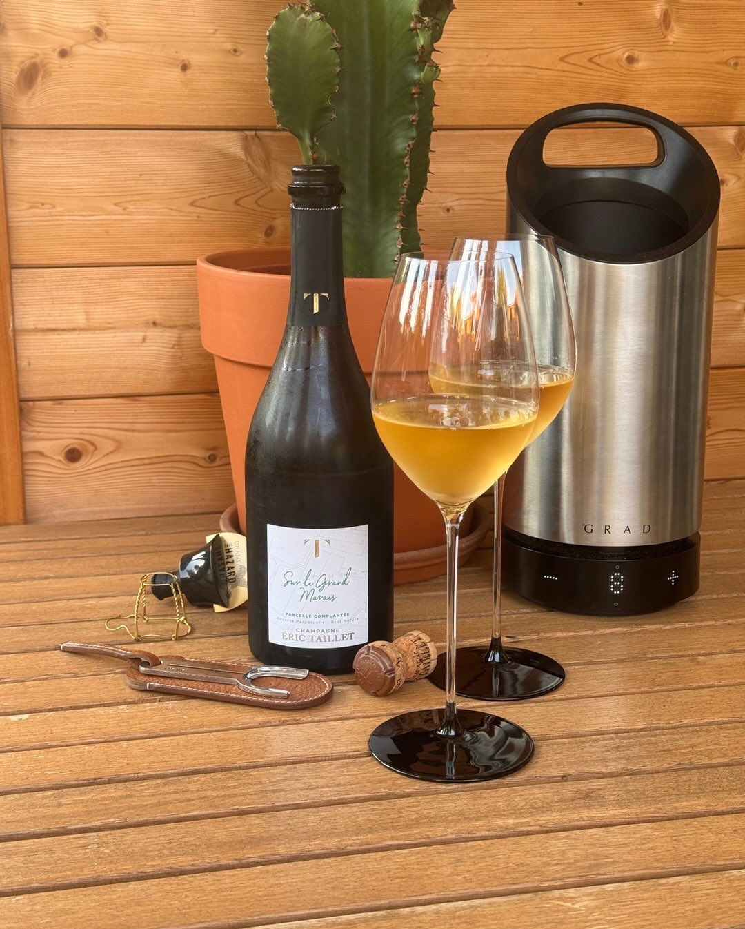 Heute zeige ich euch den “Sur le Grand-Marais” von Champagne Éric Taillet. @champagneerictaillet baut diese Cuvée aus einer einzigen Parzelle auf: dem Grand-Marais. Eine Lage… (8)