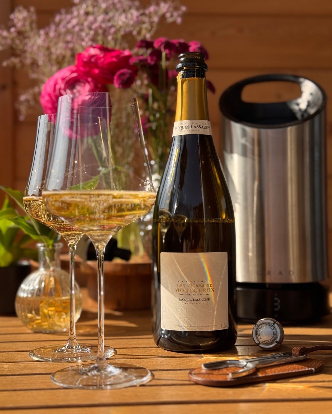Der Les Vignes de Montgueux von Jacques Lassaigne ist ein Blend aus neun verschiedenen Lagen des Dorfes und zwei Jahrgängen - @lassaignemontgueux nutzt die intensive Säure-Struk… (1)