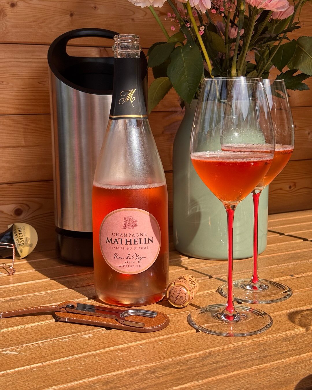 Dieser Rosé macht vermutlich das ganze Jahr über eine gute Figur nicht nur am Muttertag, an dem wir ihn verkostet haben. Himbeertorte im Glas, frischer Himbeerduft, ohne übertri… (1)