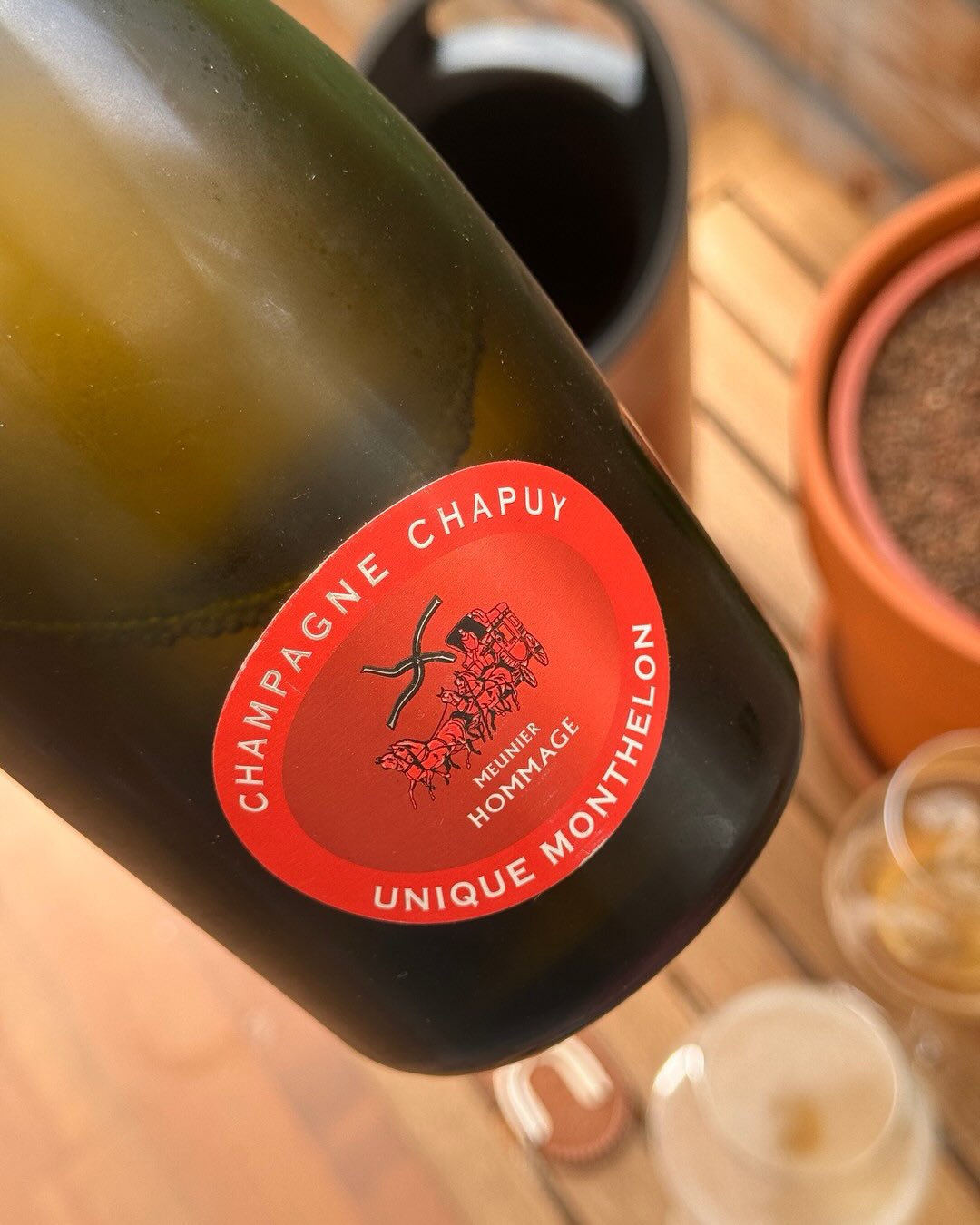 Weiter geht’s mit Teil 2 der Esprit-Chapuy-Reihe: nach dem Chardonnay aus dem Sézannais jetzt der 100% Meunier aus Monthelon dran. Eine echte Rarität, nur 1780 Flaschen. Die Aro… (9)