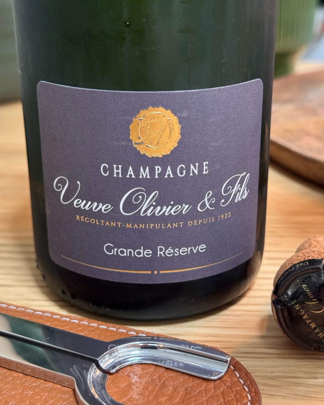 Vor einigen Wochen hatte ich euch hier den Secret Nature von @veuve_olivier_et_fils vorgestellt, ein Brut Nature ohne jede Dosage. Heute die Grande Réserve aus demselben Haus, a… (5)