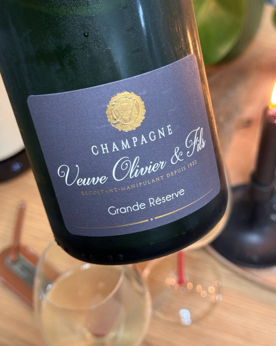 Vor einigen Wochen hatte ich euch hier den Secret Nature von @veuve_olivier_et_fils vorgestellt, ein Brut Nature ohne jede Dosage. Heute die Grande Réserve aus demselben Haus, a… (8)