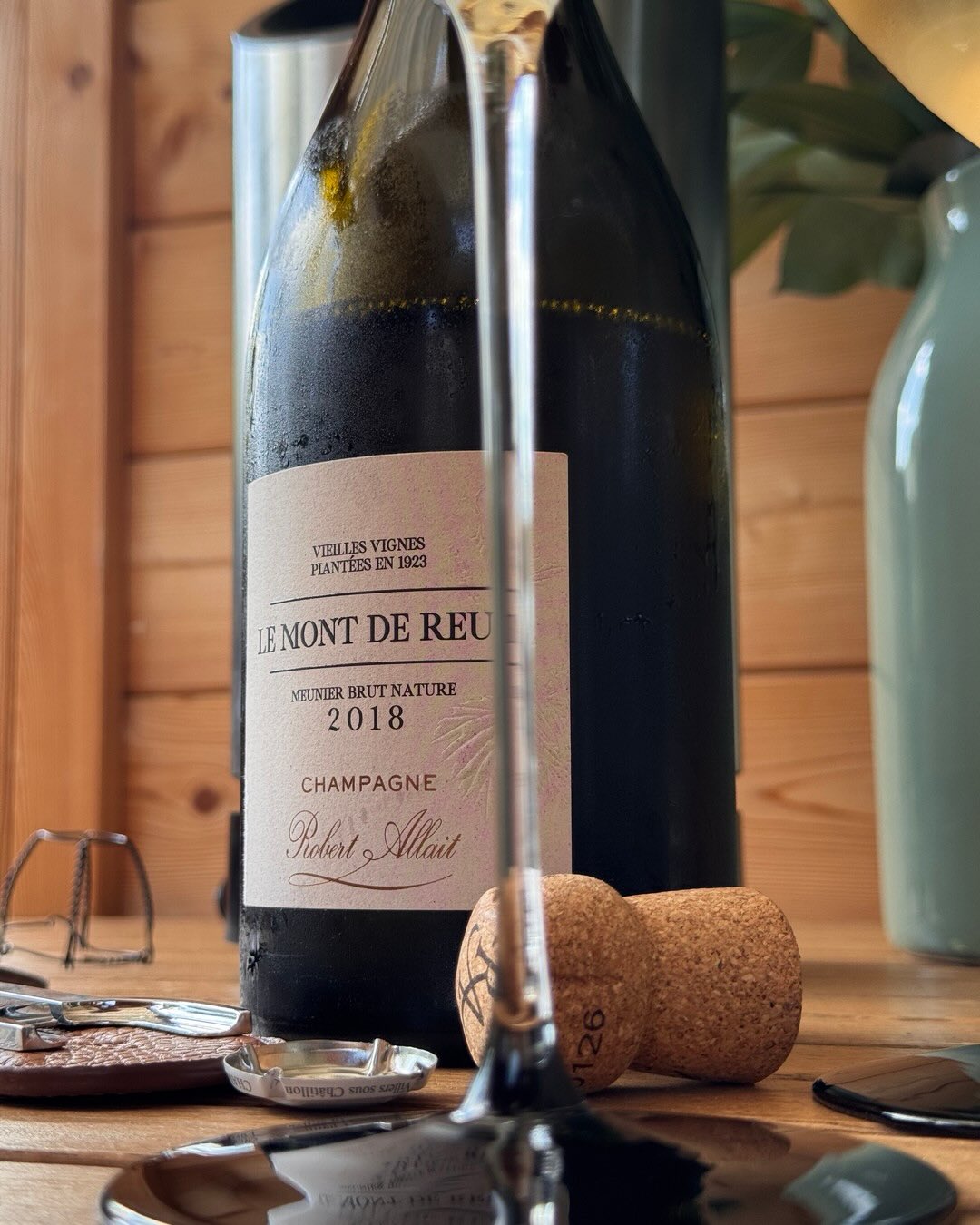 Was bleibt nach 103 Jahren noch von einer Rebe? Beim Le Mont de Reuil 2018 von @champagnerobertallait sind es 100% Meunier aus Rebstöcken von 1923 deren Geschichte man schmecken… (7)