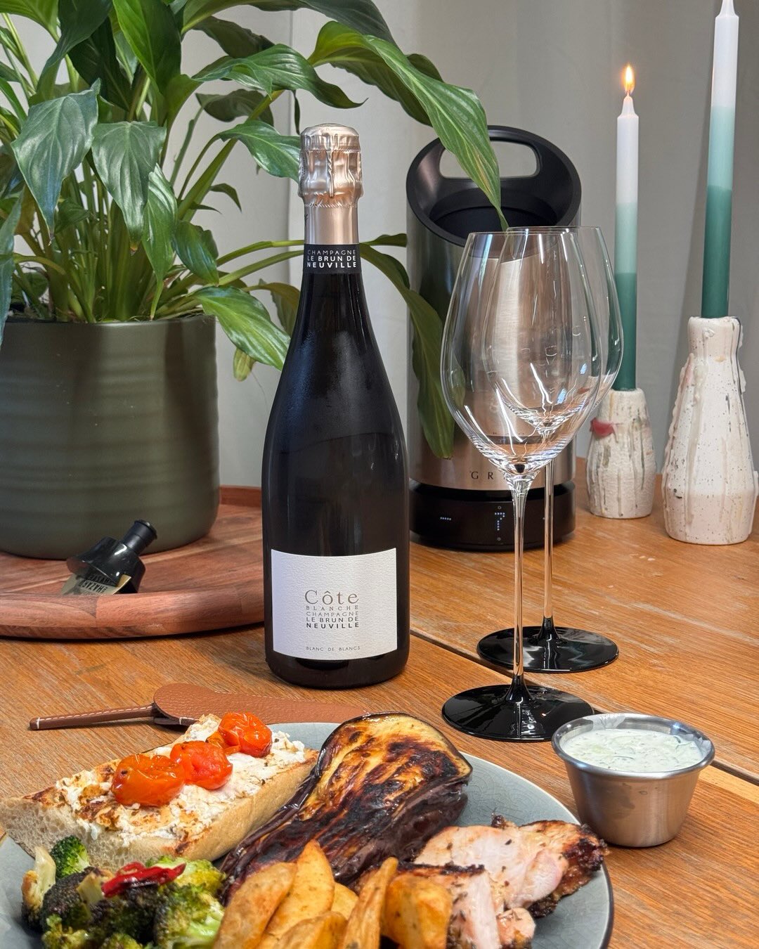 Hier hatte ich den Côte Blanche von @champagnelebrundeneuville nun zum zweiten mal. Diesmal wird es mediterran. Griechisches Pairing mit gegrilltem Ciabatta, Schafskäse, Melanza… (3)