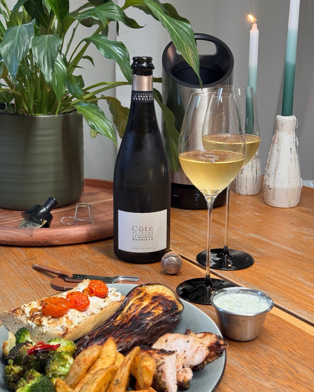 Hier hatte ich den Côte Blanche von @champagnelebrundeneuville nun zum zweiten mal. Diesmal wird es mediterran. Griechisches Pairing mit gegrilltem Ciabatta, Schafskäse, Melanza… (7)