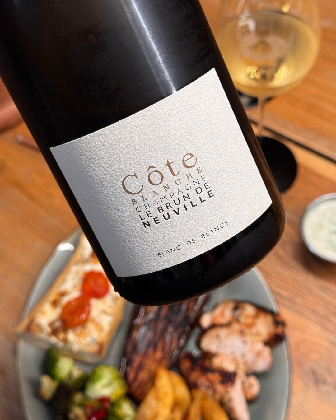 Hier hatte ich den Côte Blanche von @champagnelebrundeneuville nun zum zweiten mal. Diesmal wird es mediterran. Griechisches Pairing mit gegrilltem Ciabatta, Schafskäse, Melanza… (9)