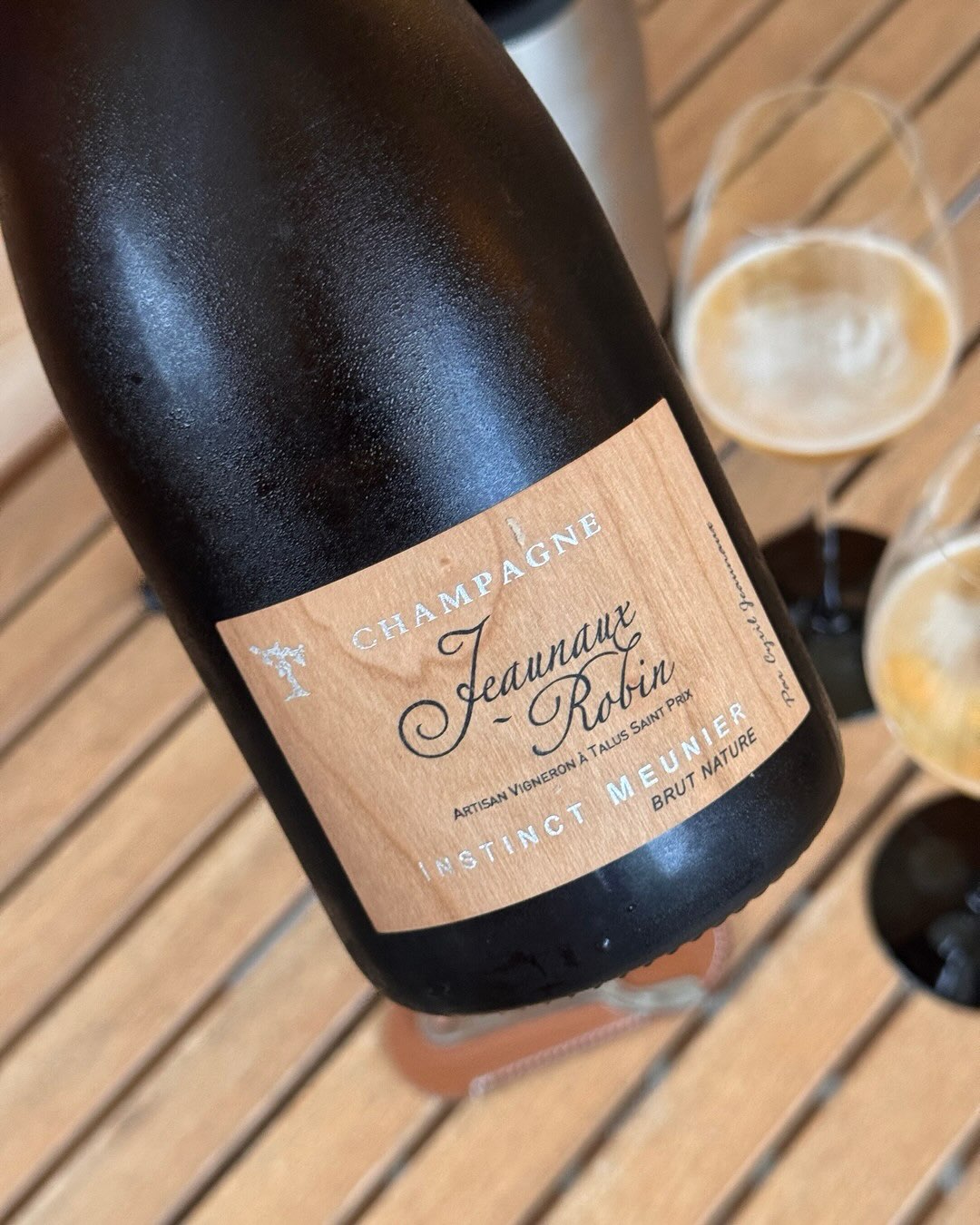 100% Meunier, Brut Nature, Eichenfass, ohne Malo, 61 Jahre alte Reben, 1776 Flaschen. Der Instinct Meunier 2020 von @champagnejeaunauxrobin kommt aus Talus-Saint-Prix, einem kle… (10)