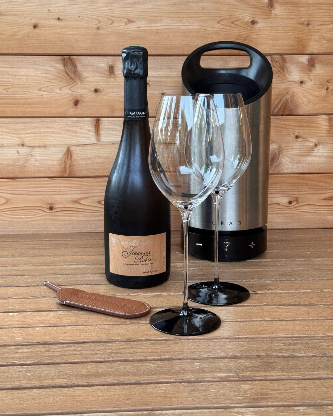 100% Meunier, Brut Nature, Eichenfass, ohne Malo, 61 Jahre alte Reben, 1776 Flaschen. Der Instinct Meunier 2020 von @champagnejeaunauxrobin kommt aus Talus-Saint-Prix, einem kle… (3)