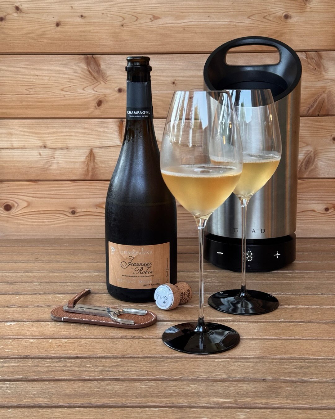 100% Meunier, Brut Nature, Eichenfass, ohne Malo, 61 Jahre alte Reben, 1776 Flaschen. Der Instinct Meunier 2020 von @champagnejeaunauxrobin kommt aus Talus-Saint-Prix, einem kle… (7)
