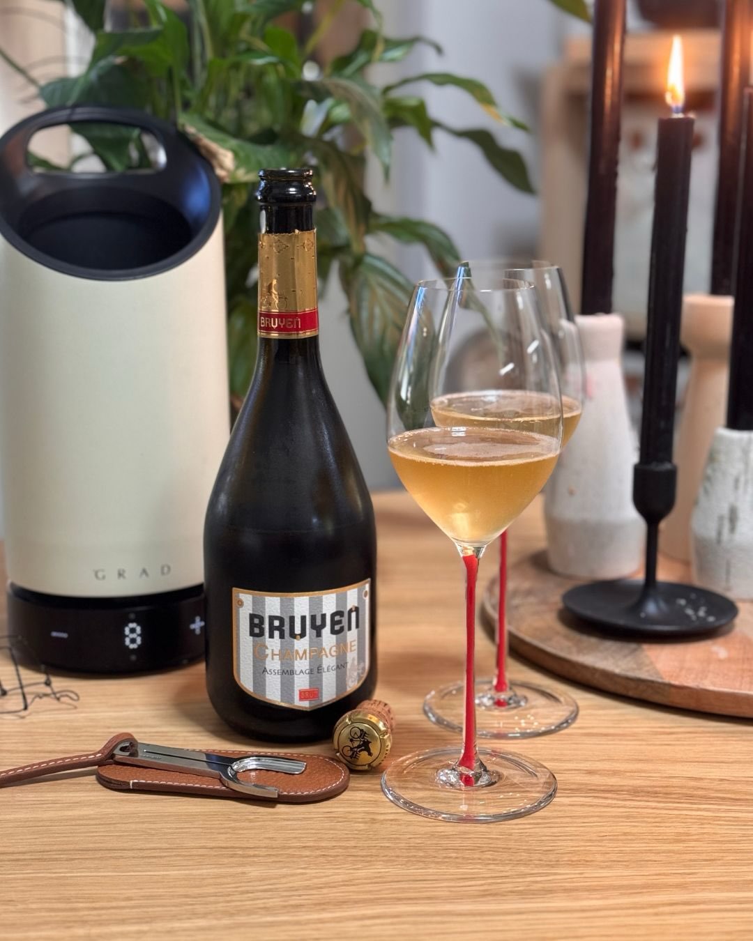 Heute gibt’s die Assemblage Élégant von @champagnebruyen aus Reims. Eine sehr urspüngliche Cuvée aus dem Jahr 2020, die sich auf das Wesentliche konzentriert. Was sofort auffäll… (7)