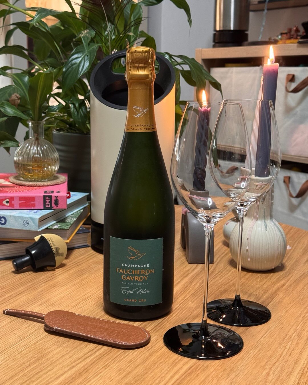 Grapefruit und Granny Smith klingt erstmal nach Obstsalat, trifft aber genau das, was diesen Champagner für mich wirklich interessant macht. Der Esprit Nature von @champagnefauc… (3)
