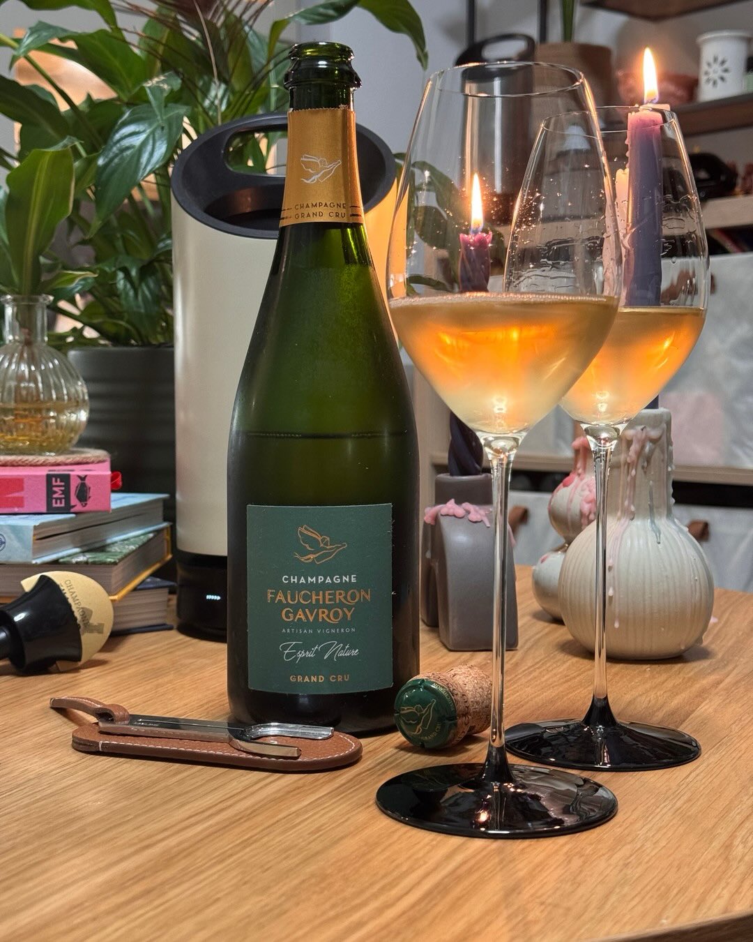 Grapefruit und Granny Smith klingt erstmal nach Obstsalat, trifft aber genau das, was diesen Champagner für mich wirklich interessant macht. Der Esprit Nature von @champagnefauc… (7)