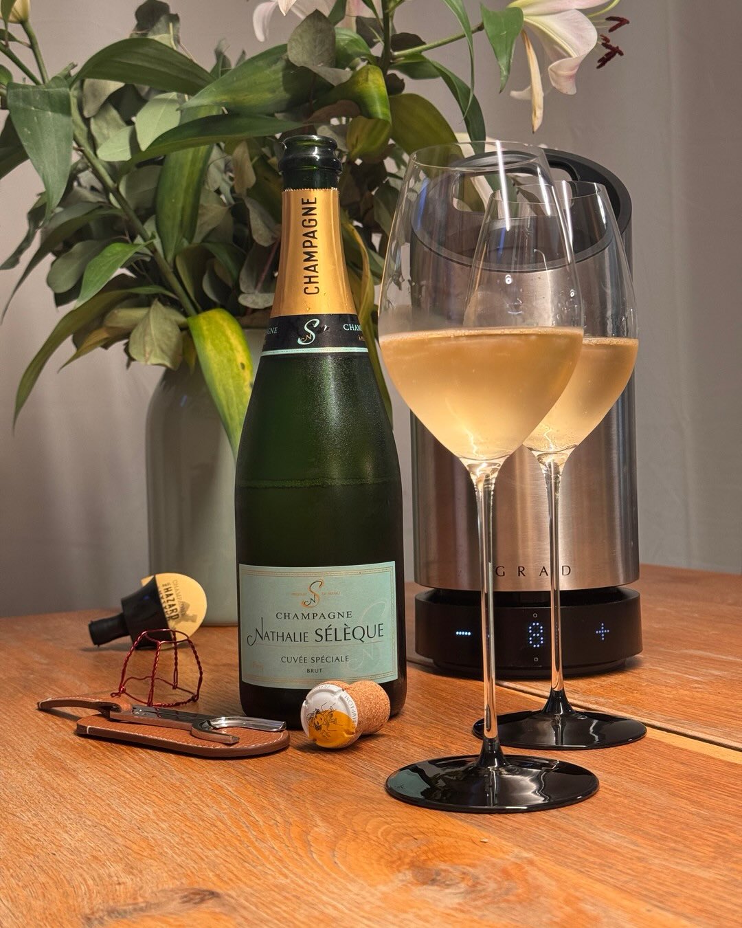 9 g/l Dosage liegt über dem, was ich normalerweise bevorzuge. Und trotzdem hat mich diese Cuvée als Aperitif wirklich überzeug. Die Cuvée Spéciale von @champagnejeanseleque ist … (1)