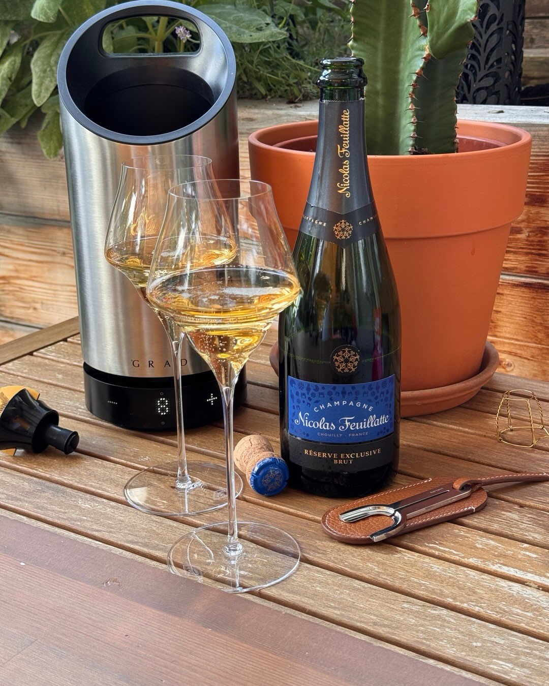 Gestern habe ich die 50 Jahre @nicolasfeuillatte Jubiläumsflasche geöffnet. Die 50e anniversaire-Edition ist eine direkte Referenz an das Gründungsjahr 1972, limitiertes Label, … (8)